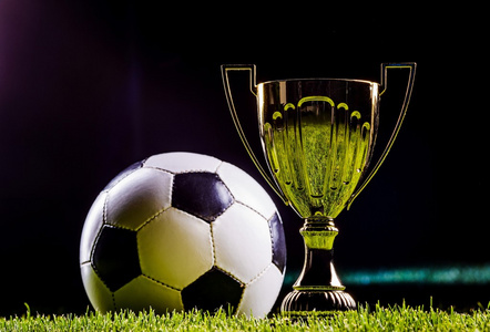 在英超一直 在英超一直